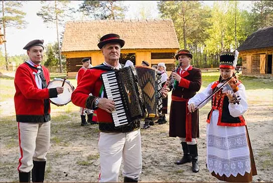 Kurpianka Polish Folk Dance Ensemble performance